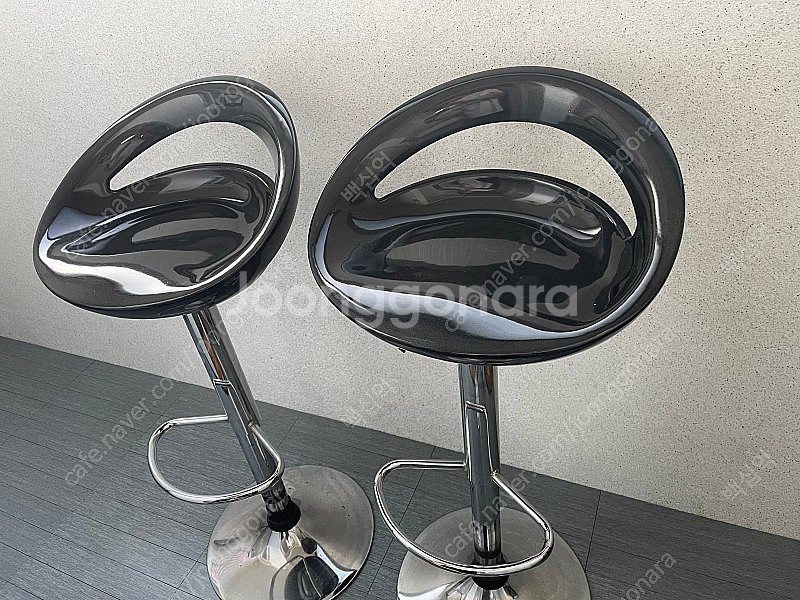 바테이블 의자 2개 /4만 거의새것, 활용도 좋고 블랙이라 예쁨 부피가있어서 직거래선호--5