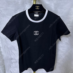 샤넬 티셔츠 새상품 화이트만 남음