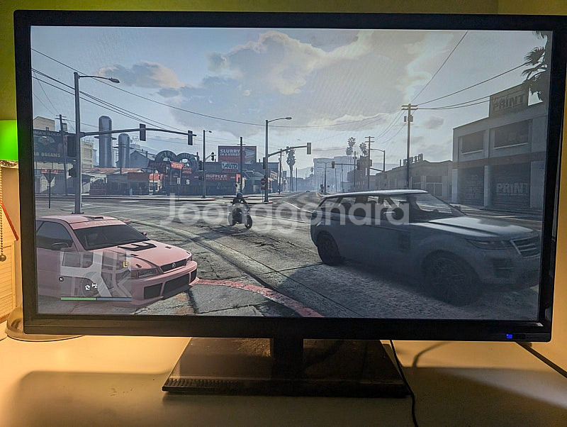 큐닉스 QX320QHD 32인치 모니터 판매합니다.--1
