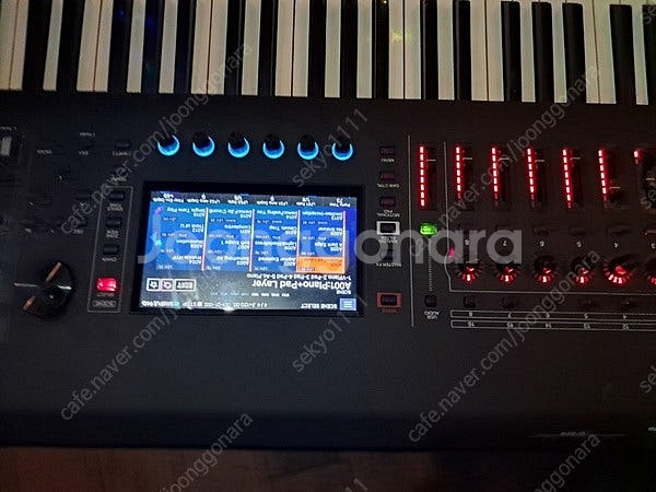 ROLAND FANTOM 8 신디사이저 판매합니다--3