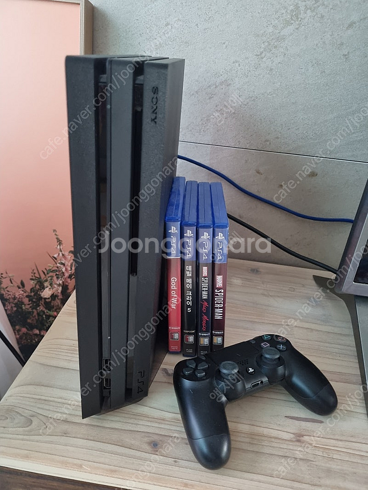 PS4 플스4 pro 7218b 1tb + 타이틀4개--0