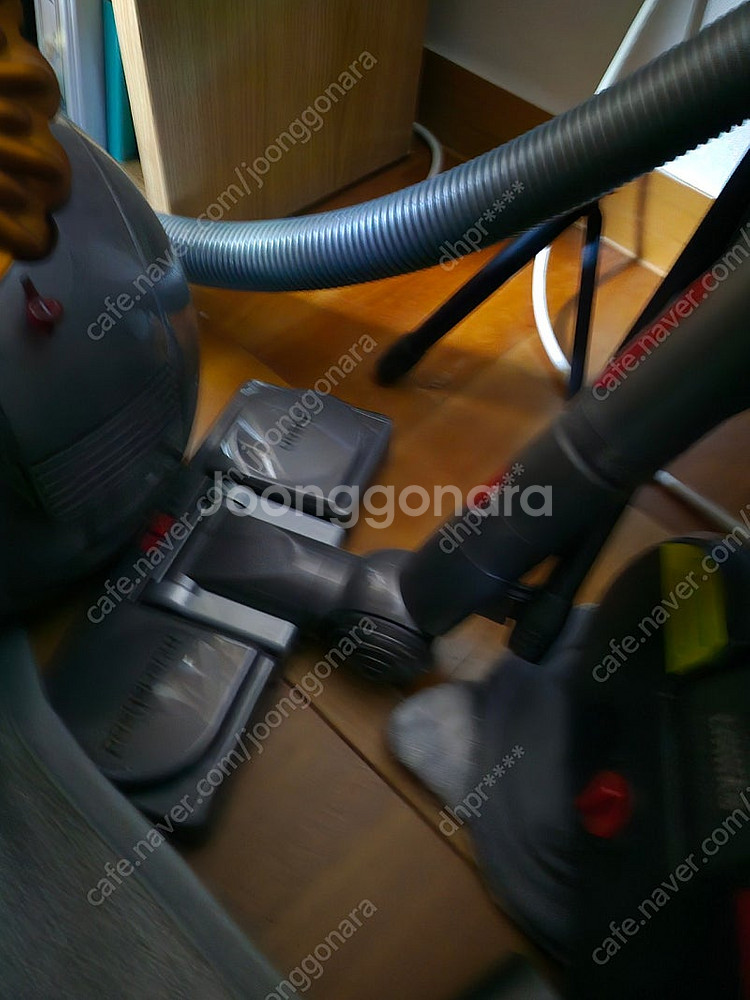 다이슨 빅볼 유선 청소기--1