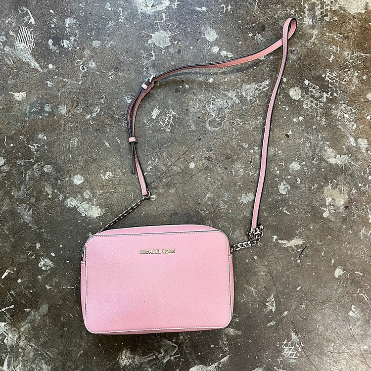 마이클코어스 크로스백 여성 가방 mcm 루이까또즈 메트로시티 닥스 빈폴 이미지