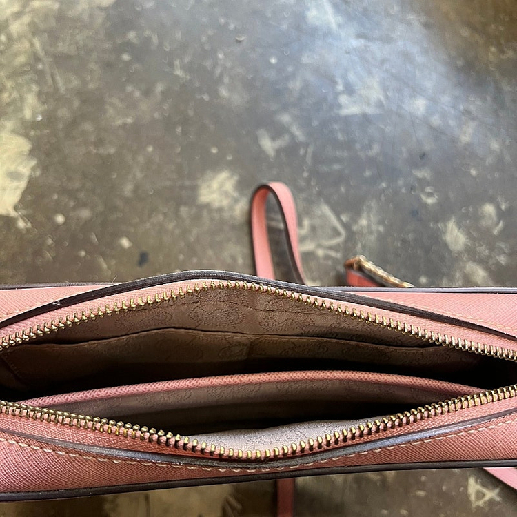 마이클코어스 크로스백 여성 가방 mcm 루이까또즈 메트로시티 닥스 빈폴 이미지