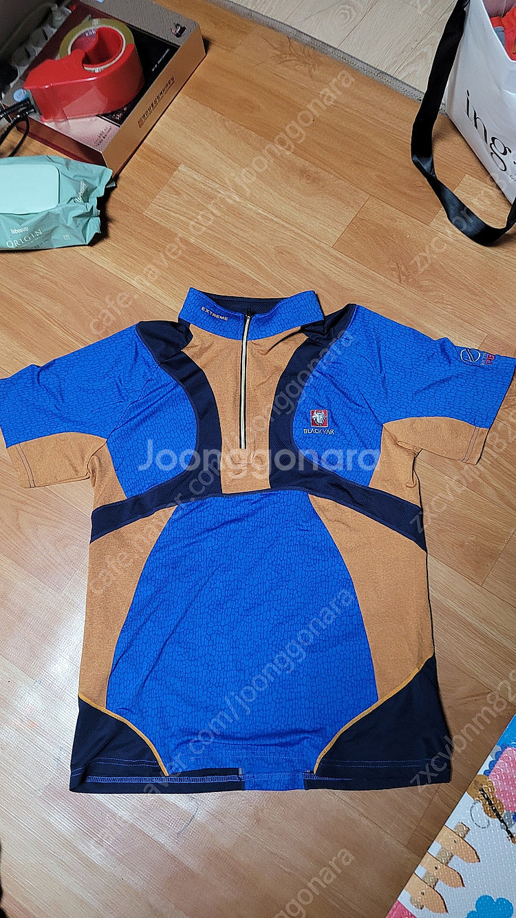 블랙야크 바람막이(90)1.5만.블랙야크 티(M)1만....--2