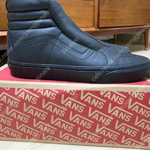 [새상품] 반스 스케이트 하이 리이슈 레더 (Vans SK8-Hi Reissue La Leather) 블랙 270mm 팝니다