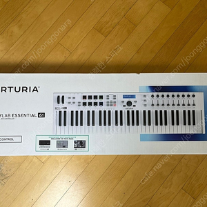 신품급 Arturia Keylab Essential 61 마스터키보드 미디컨트롤러 건반 신디사이저 팔아요.