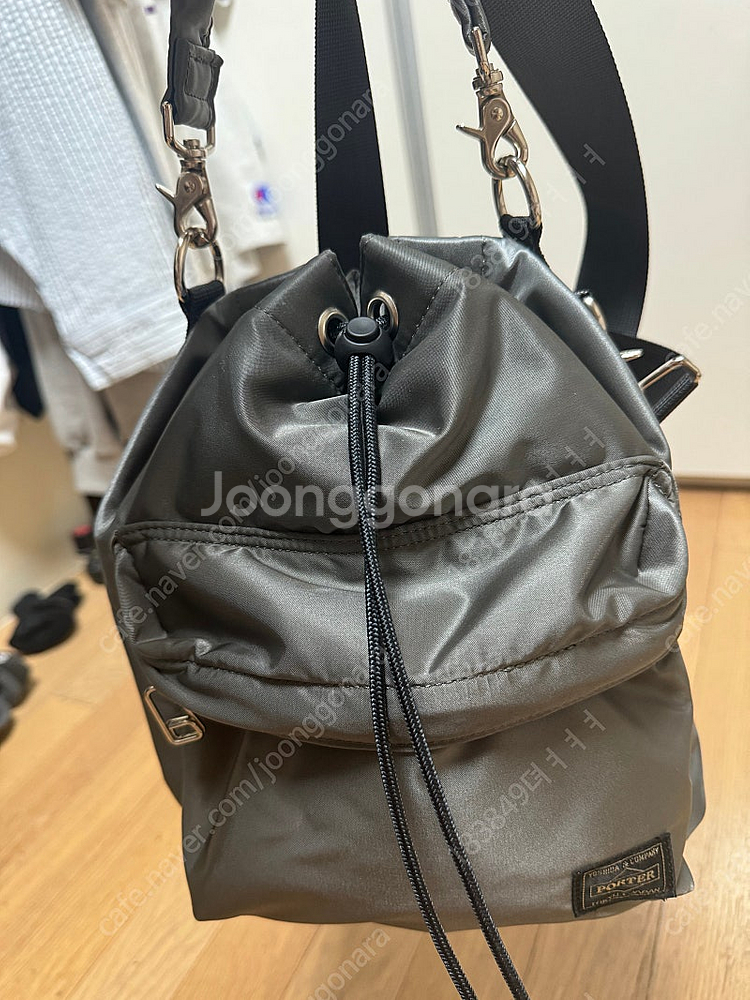 포터 가방 팔아요 (벌룬삭 실버 그레이) 2주사용함--4