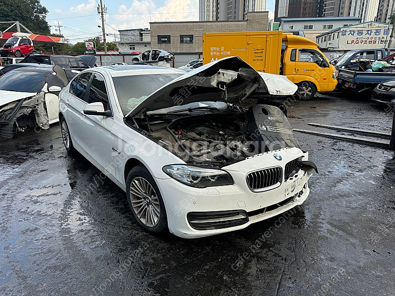BMW F10 520D 후기형 부품차 각개합니다 조수석...--0