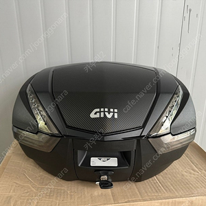 신품 GIVI 기비 V47 트래커33 블랙 실버 카본룩커버 모노키전용 탑박스 신품 저렴하게 판매합니다