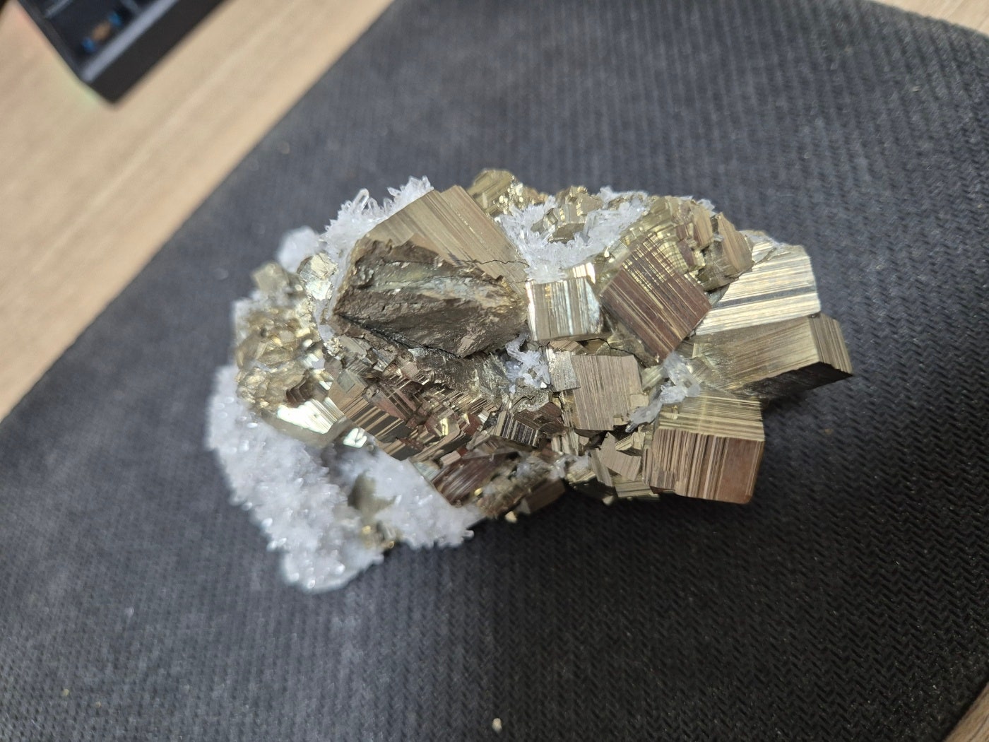 준보석급 희귀광물 분양-황철석,메솔라이트,형석,아쿠아마린,크리스탈 | 중고나라 - 안심되는 중고거래