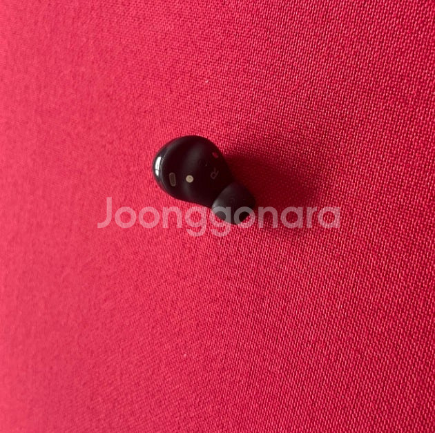 버즈 프로 블랙 오른쪽 유닛판매합니다. (3만원)--1