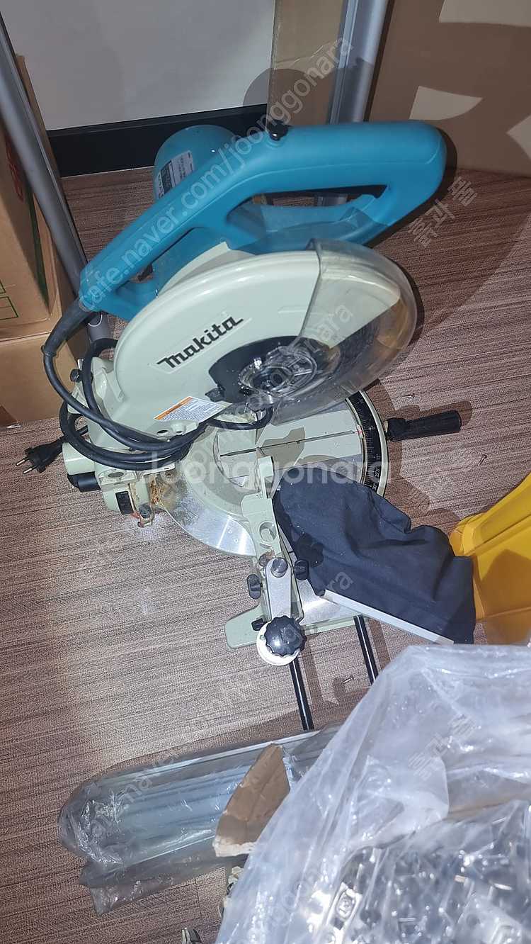 전선자동커팅기,활선경보기,멀티메타.각도절단기,직소기,저울,철판펀칭타공기,릴선작업선,2단카트--0