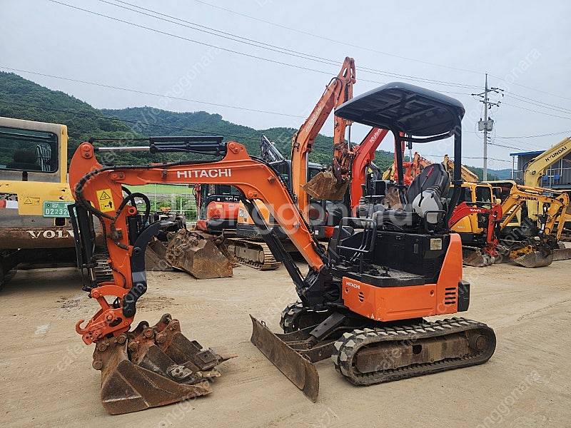 중고미니굴삭기 히타치 ZX17 코끼리집게 2019년 4...--0