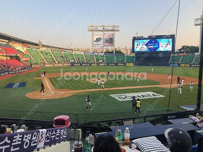 8월 24일 두산 vs 한화 1루 테이블석 구매 원합니...--0
