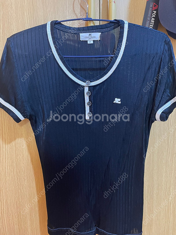 급)꾸레쥬 블랙 반팔 55사이즈 약간시스루 상태새거급--0