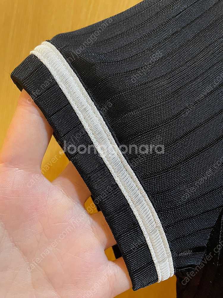 급)꾸레쥬 블랙 반팔 55사이즈 약간시스루 상태새거급--3