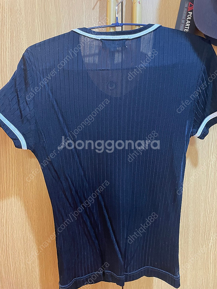 급)꾸레쥬 블랙 반팔 55사이즈 약간시스루 상태새거급--5