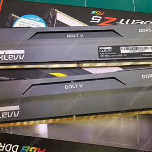 서린 [16GB X 2 = 32GB] DDR5 CL30-36-36 XMP 6000 메모리 팝니다.