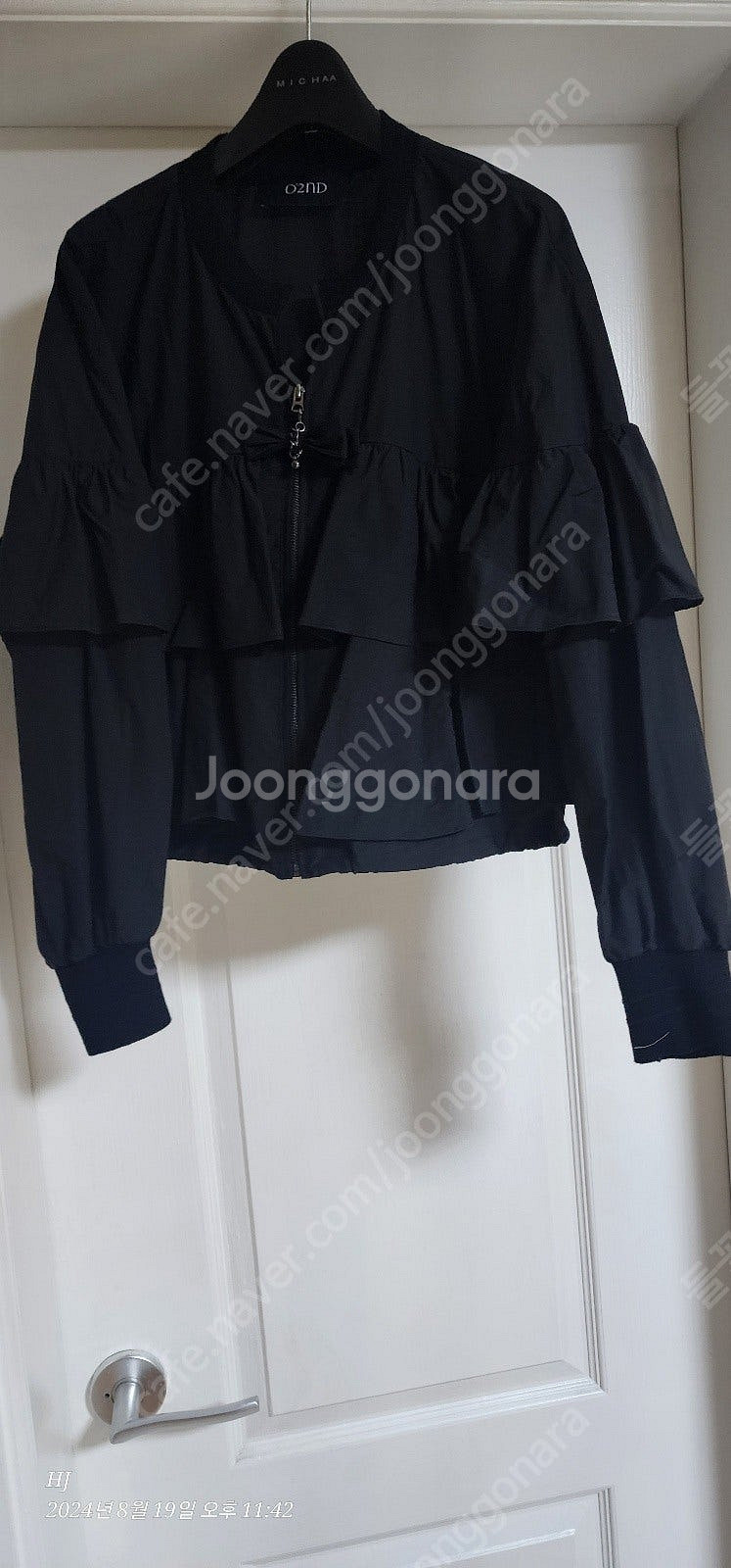 오즈세컨 디테쳐블 리본 참 러플 크롭 점퍼 블랙 (44...--2