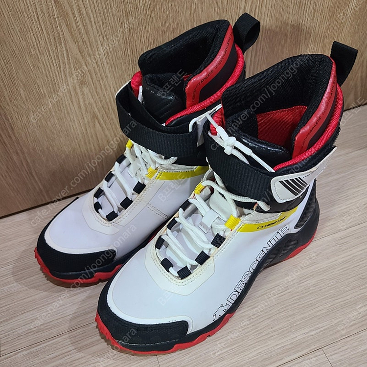 데상트 여성 등산화 트레킹화 박보검운동화 이미지