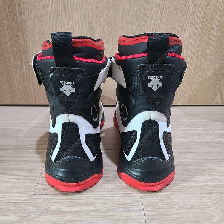 데상트 여성 등산화 트레킹화 박보검운동화 이미지