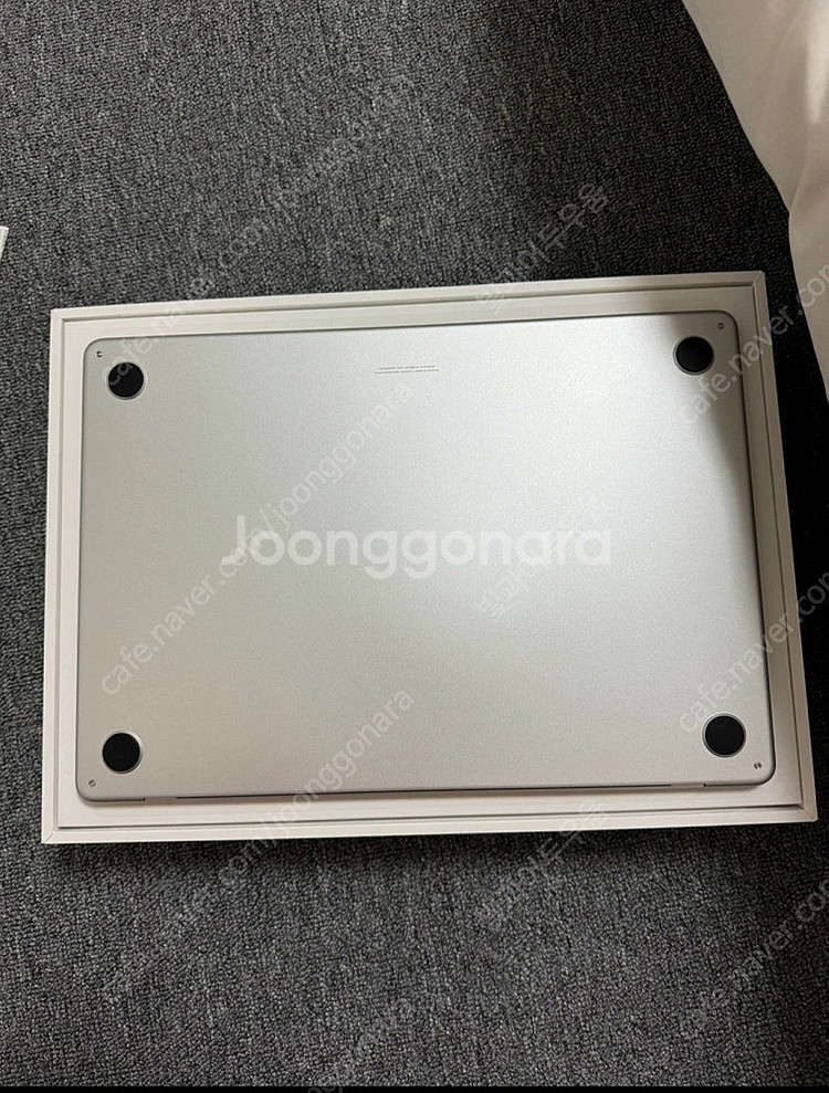 맥북에어 15인치 M3 기본형 판매합니다.--3