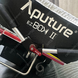 APUTURE Tri-8 S/C 판매합니다.