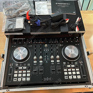 디제잉기계 traktor kontrol s4