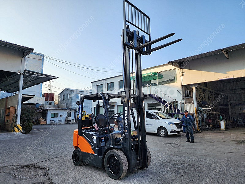 428시간 신차급 두산 디젤 2.5톤지게차 D25S-7...--7