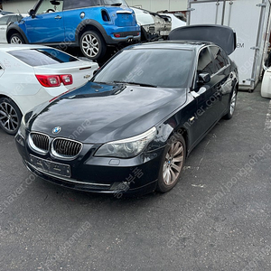 BMW E60 528i 후기형 부품차 각개합니다 앞범퍼,뒷범퍼,휀다,본네트,그릴,문짝,휠,엔진미션부품,ABS,ECU,TCU,사이드미러,데후,시트,트렁크,헤드라이트,led후미등