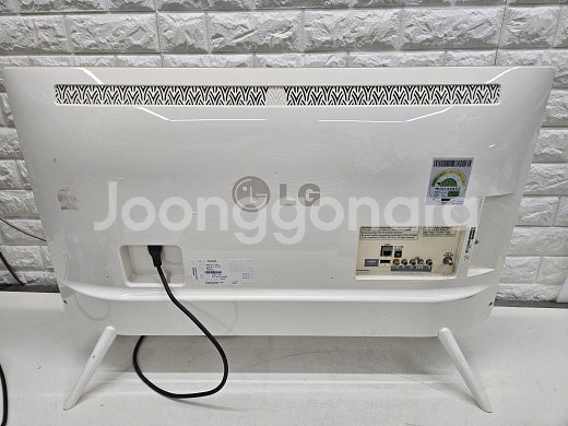 LG 클래식 레트로 32인치 LED TV 입니다--3