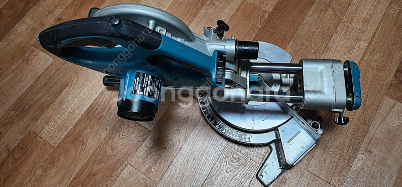 마끼다 충전슬라이딩각도절단기 DLS713(베어툴)--3