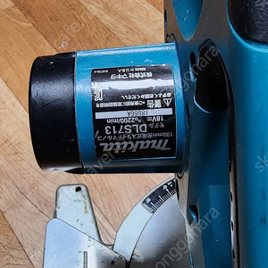 마끼다 충전슬라이딩각도절단기 DLS713(베어툴)