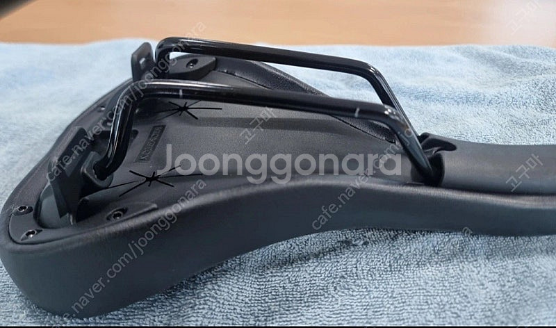 브롬톤 순정 안장 새것--4