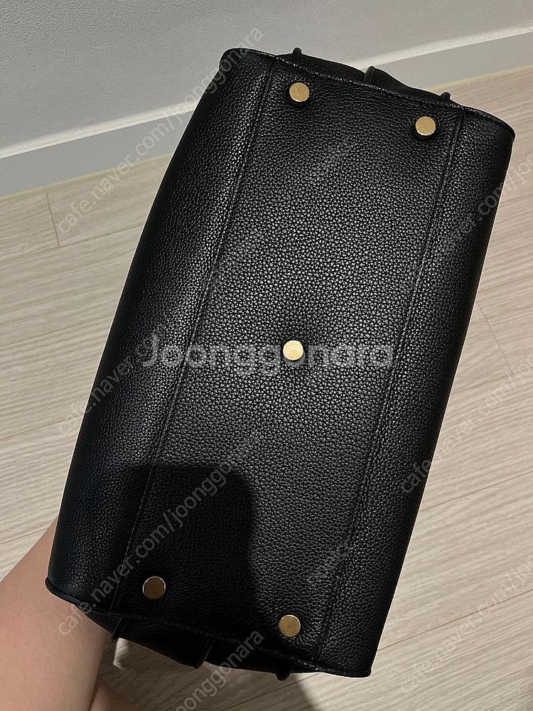 생로랑 탑핸들백 팝니다(정품)--5