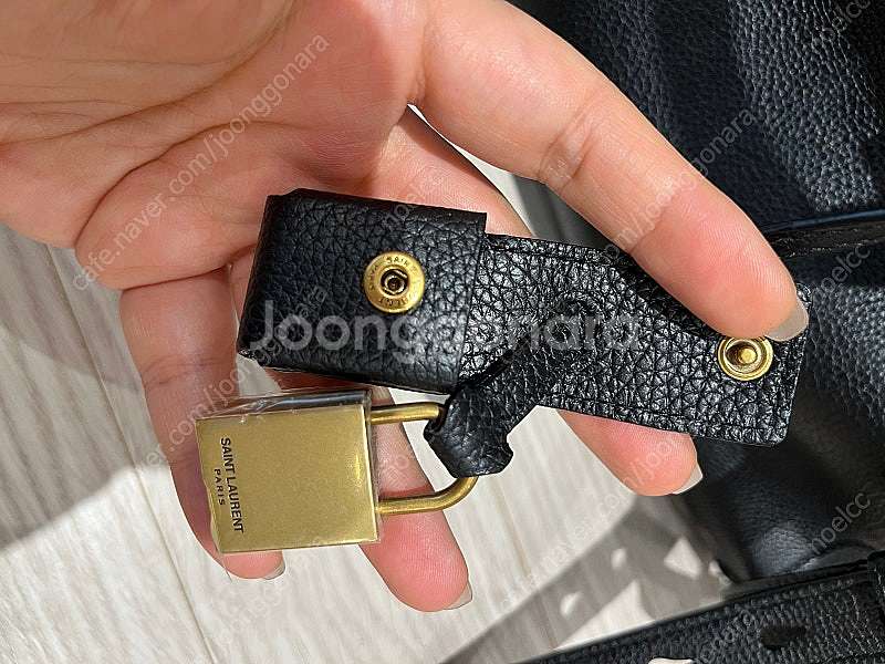 생로랑 탑핸들백 팝니다(정품)--6
