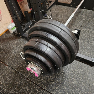 헤머스트랭스 165kg 원판 교환