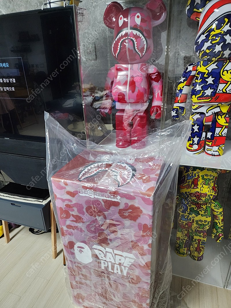 베어브릭1000% 카모샤크 클리어 핑크