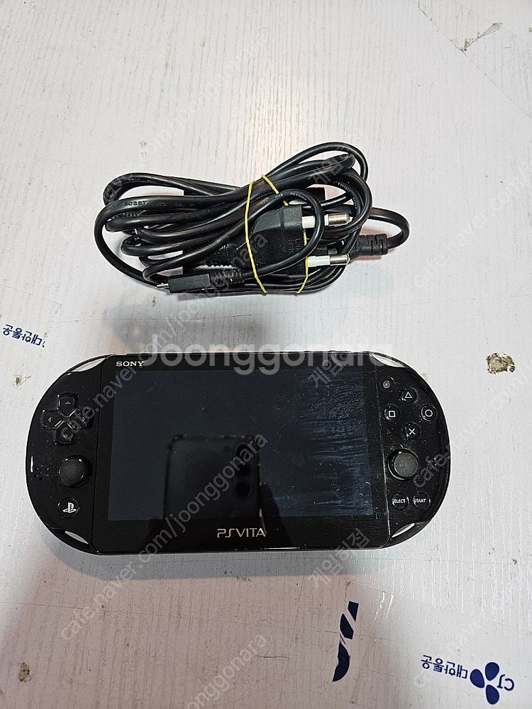 PS VITA 2세대 블랙 노박스 팝니다--0