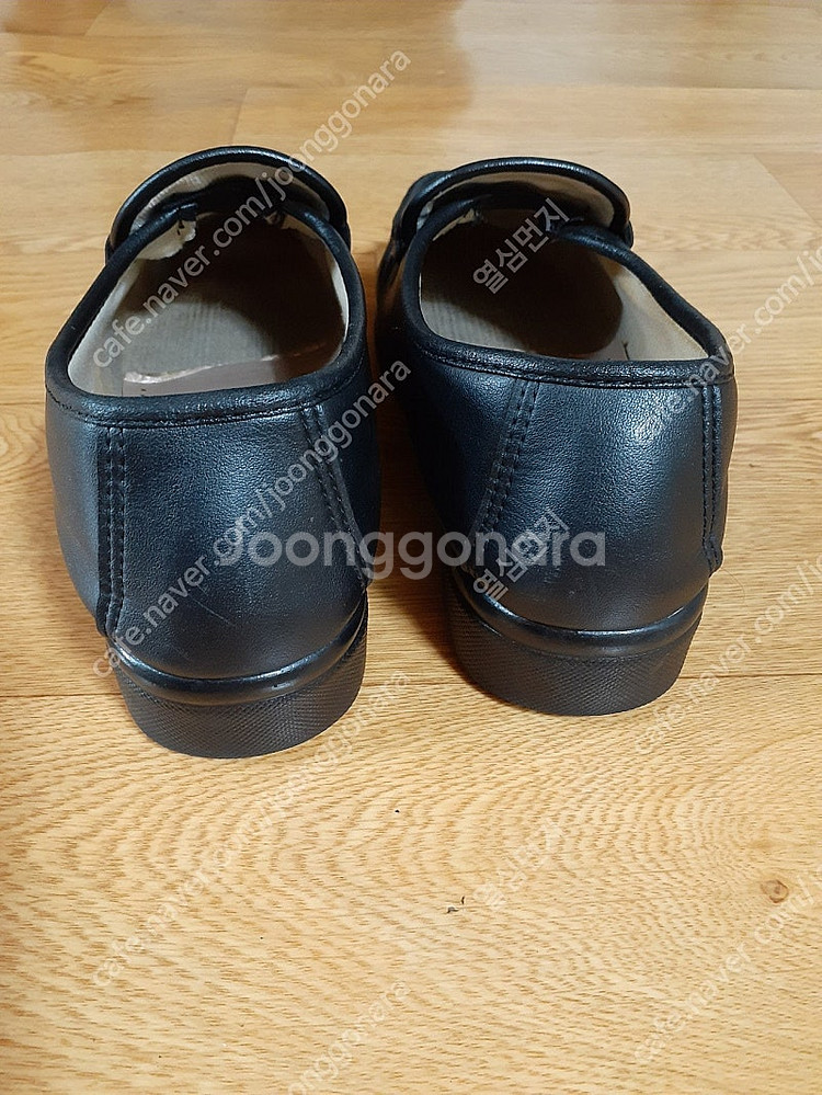 신발 사이즈245 편해요 필요하신 분들은 편하게 보세요...--1
