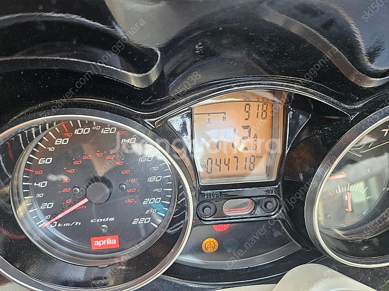 아프릴리아 srv850 15년식 팝니다--1