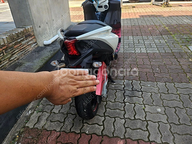 아프릴리아 srv850 15년식 팝니다--7