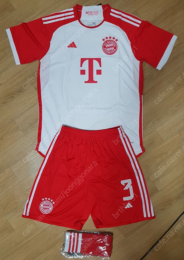 23-24시즌 FC 바이에른뮌헨 홈 어웨이 축구 유니폼 상하의양말세트 판매(양도) 이미지