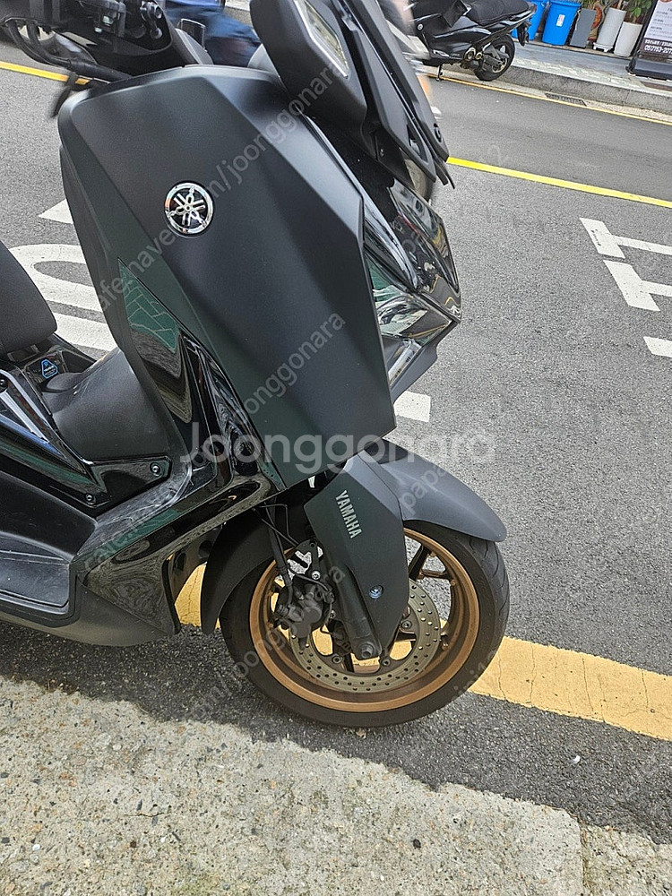 부산 24년식 XMAX 12000키로때 판매합니다.--4