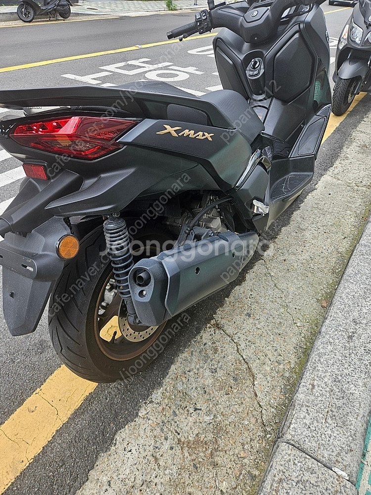 부산 24년식 XMAX 12000키로때 판매합니다.--6