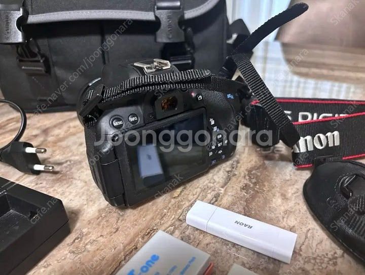캐논 EOS700D DSLR 카메라 팝니다.--2