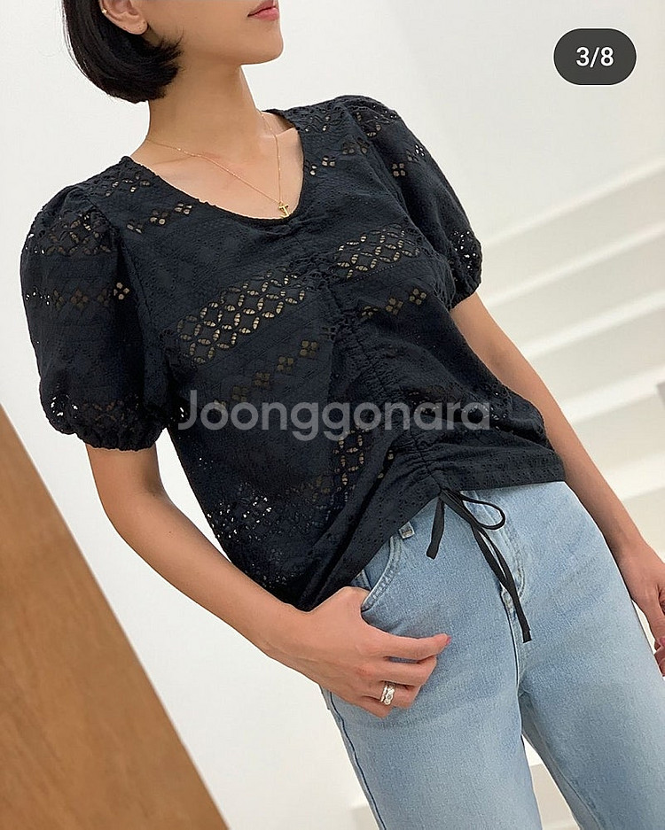 예소라트 펀칭블라우스 엘사쥬~ 판매합니다--2