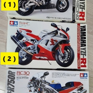 새제품 타미야 (TAMIYA) 1/12 야마하 & 혼다 바이크 (YAMAHA YZF-R1 Taira Racing & Honda VFR750R) 판매합니다.