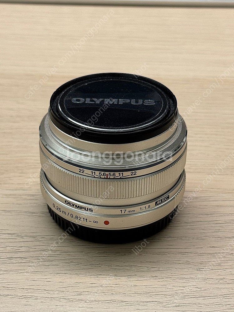 올림푸스 17mm f1.8 msc 렌즈 실버 팝니다.--3